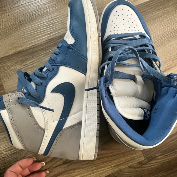 Jordan 1 true blues, 8 1/2 - Picture 3 of 3